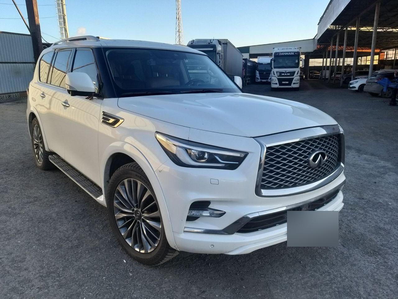 Infiniti QX80