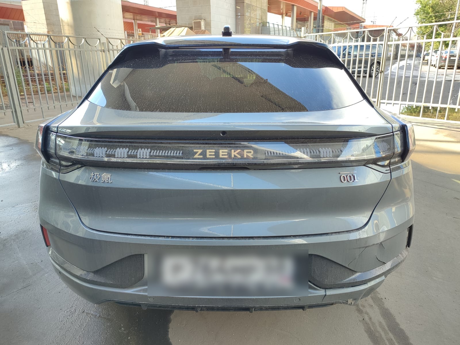 Zeekr 001