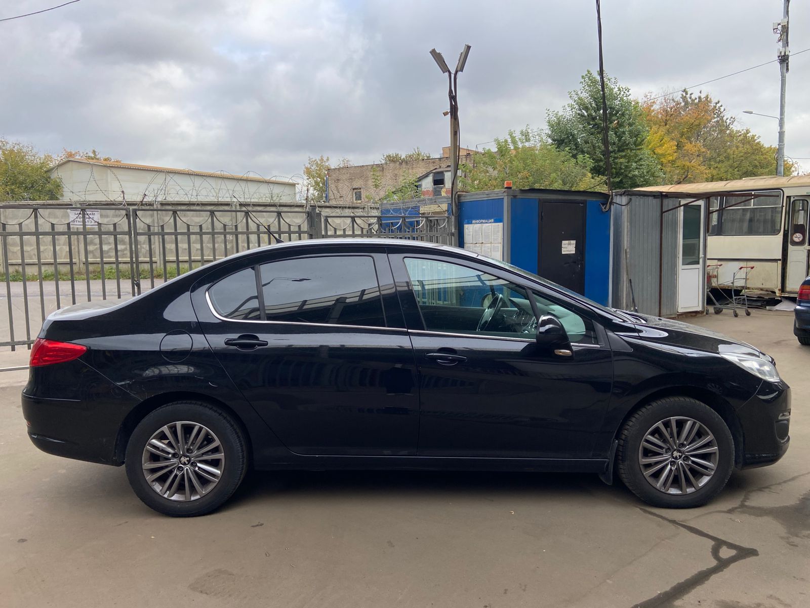 Peugeot 408