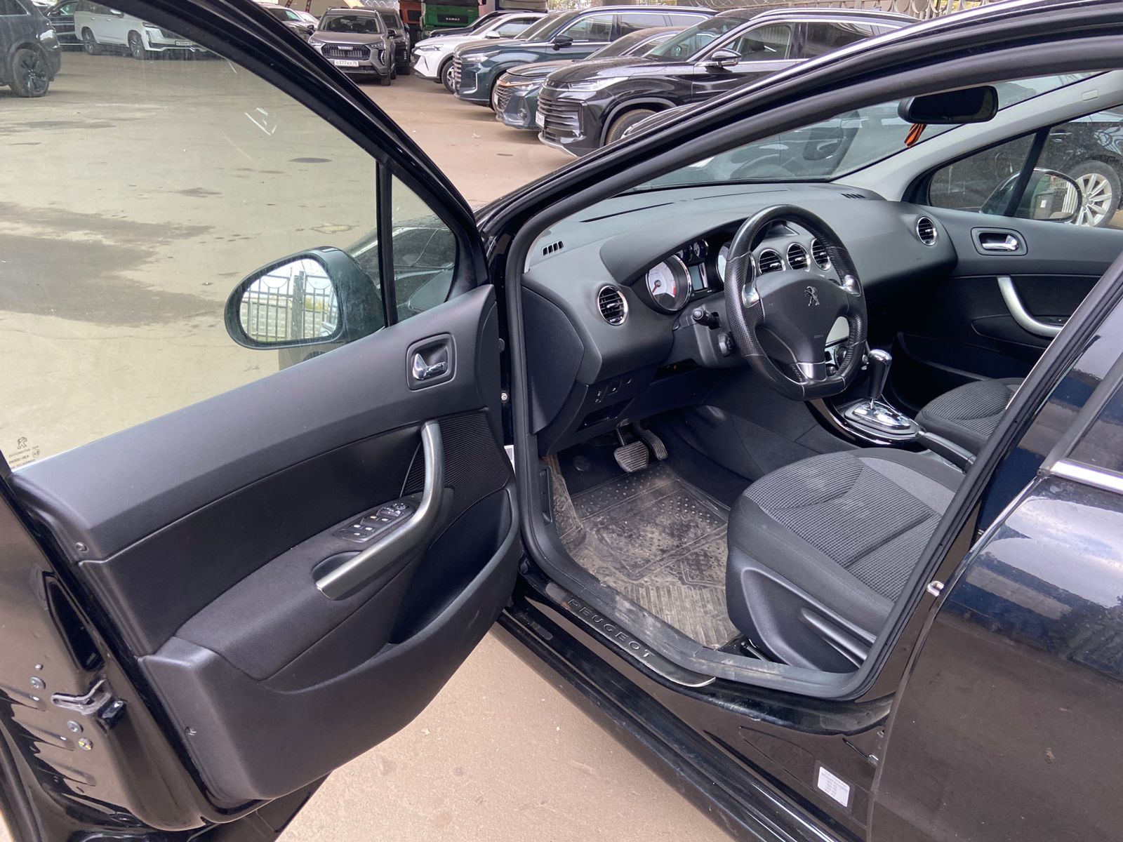 Peugeot 408